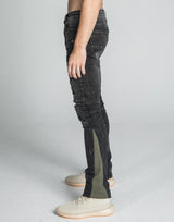 AR711 BLACK/BROWM DISTRESSED STAR STACKED JEANS