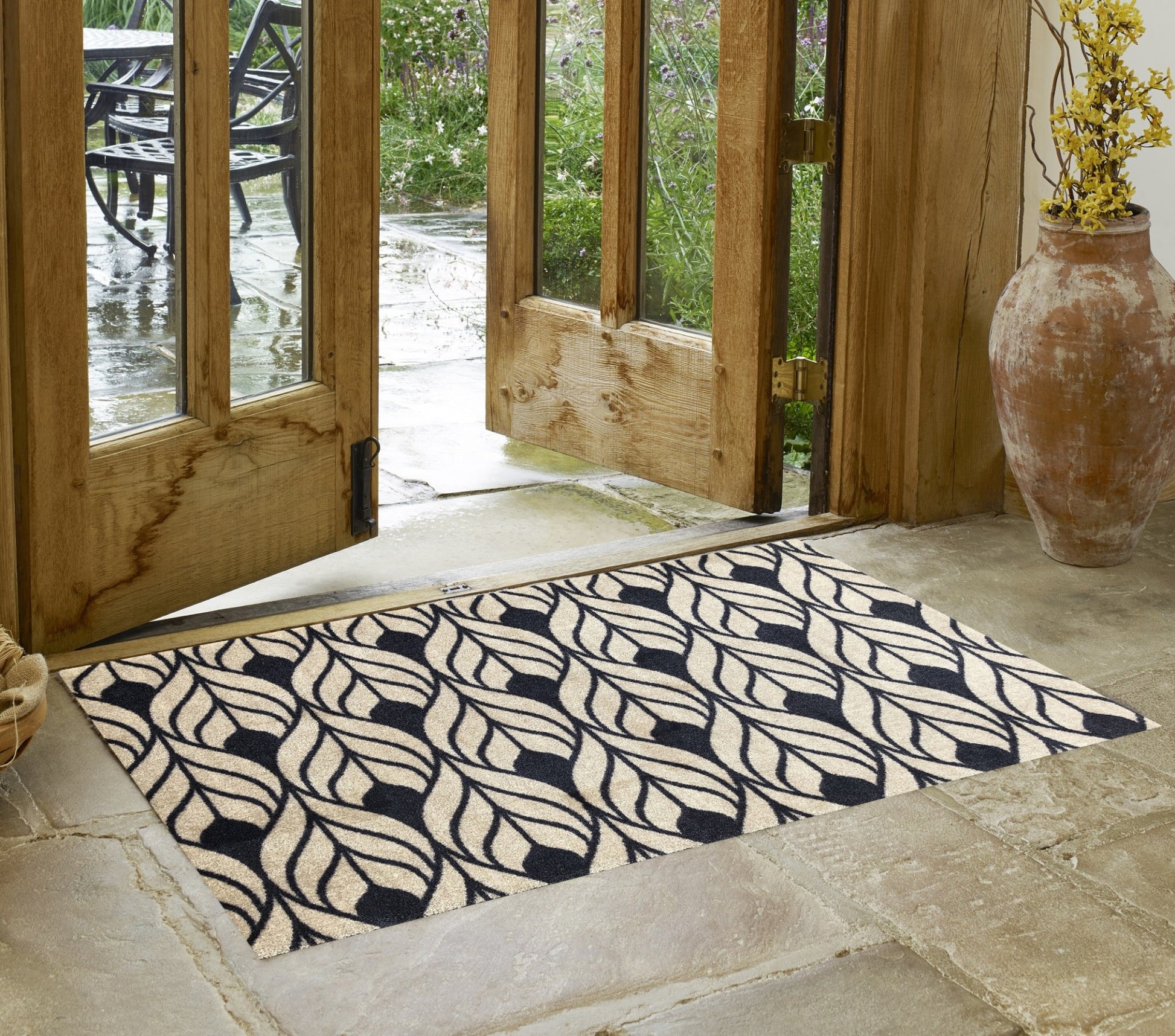 2' X 3' Graphite and Tan Abstract Leaves Washable Floor Mat-5
