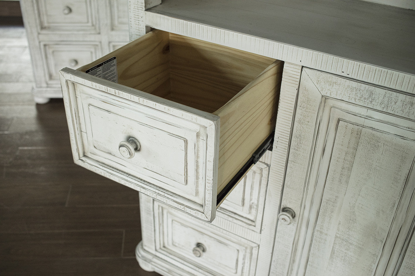 39" Off White Solid Wood Three Drawer Gentlemans Chest-4