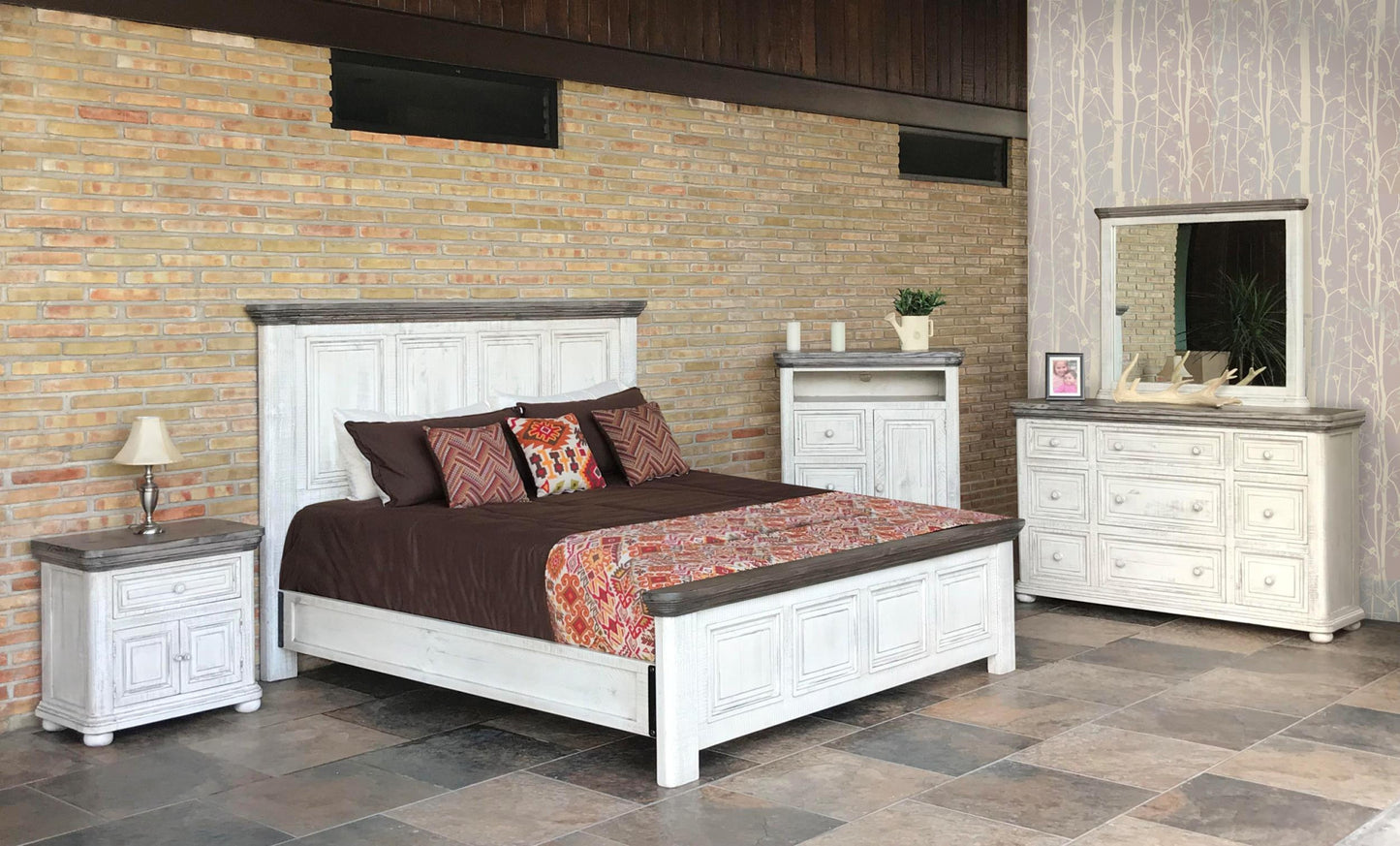 39" Off White Solid Wood Three Drawer Gentlemans Chest-6