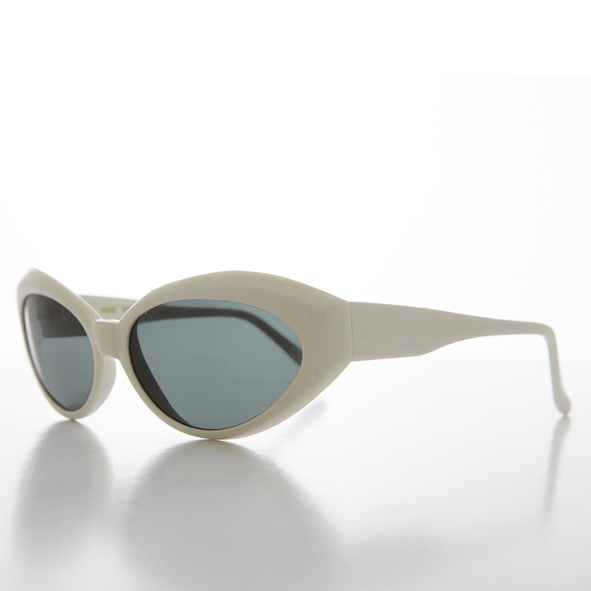 Curved Cat Eye Sunglass Retro with Glass Lens - Flo