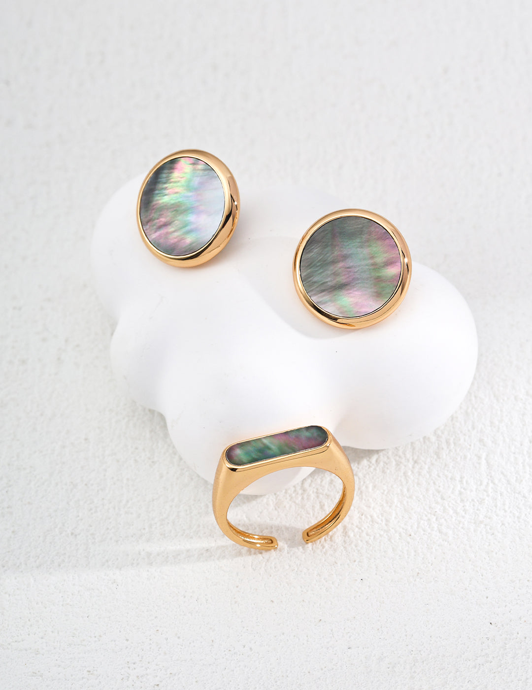 Minimalist Black Shell Open Ring-4