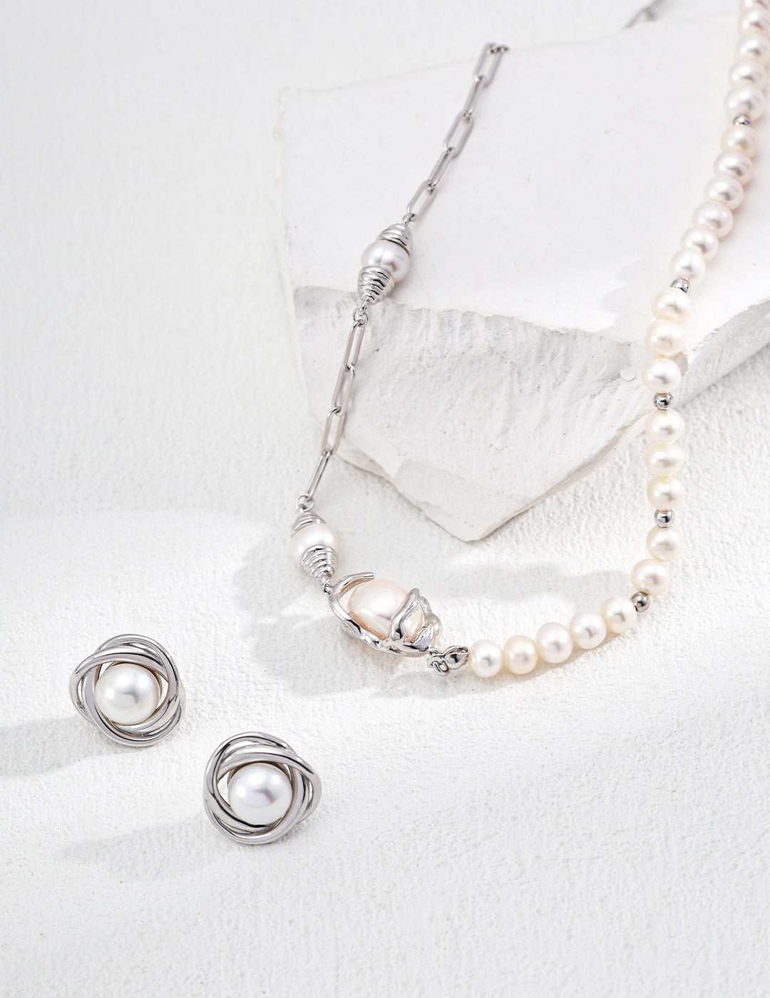 Irregular Design Pearl Necklace-2