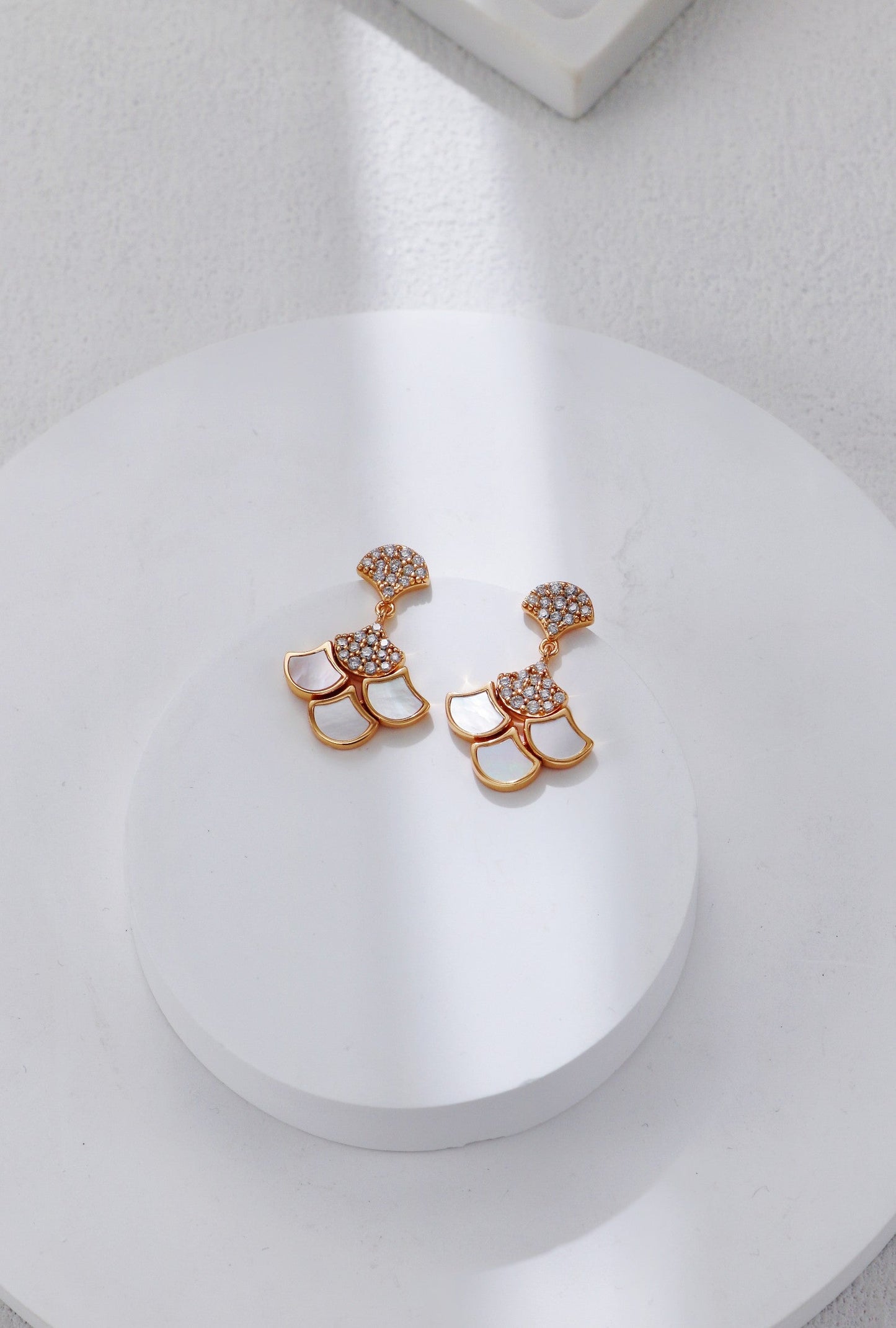 Silver-White Shell Zircon Earrings-4